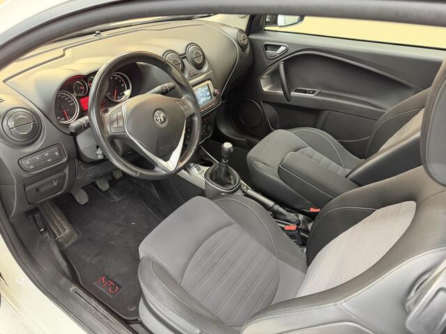 Alfa Romeo MITO 0.9 TwinAir Super, 105Pk, 2017, 1ste eigenaar, Panoramadak, Navigatie, Cruise control, Climate control, DAB radio, Parkeersensoren, Bluetooth audio,