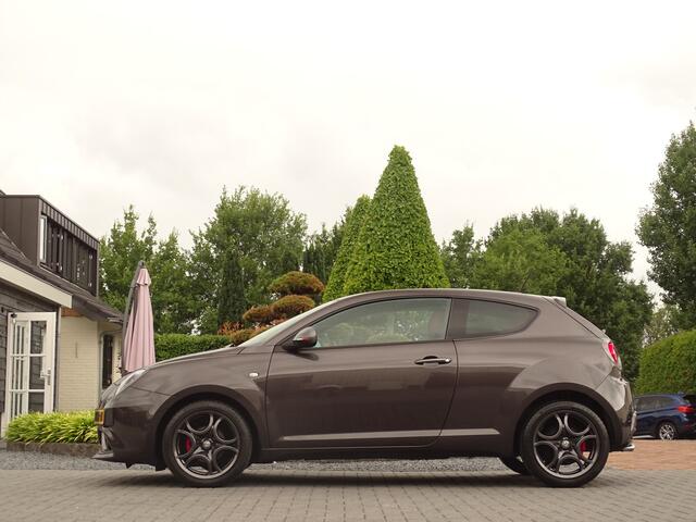 Alfa Romeo MITO 0.9 TwinAir | Esclusiva | Rood Leer!! | 17 inch | Stoelverwarming | NAV | 105PK!!