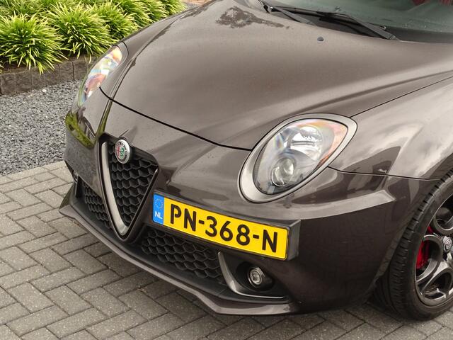 Alfa Romeo MITO 0.9 TwinAir | Esclusiva | Rood Leer!! | 17 inch | Stoelverwarming | NAV | 105PK!!