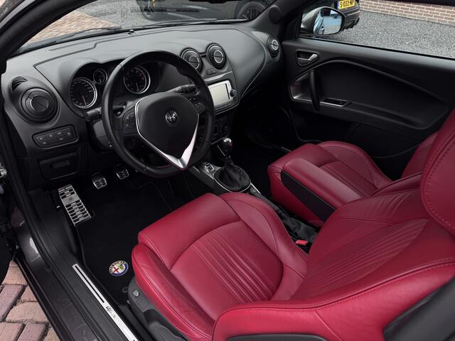 Alfa Romeo MITO 0.9 TwinAir | Esclusiva | Rood Leer!! | 17 inch | Stoelverwarming | NAV | 105PK!!