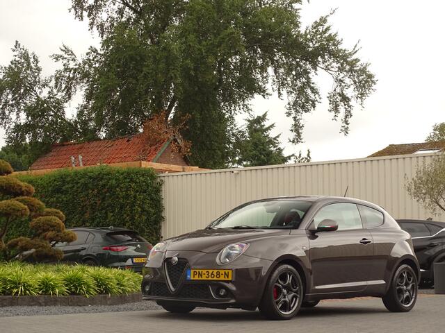 Alfa Romeo MITO 0.9 TwinAir | Esclusiva | Rood Leer!! | 17 inch | Stoelverwarming | NAV | 105PK!!