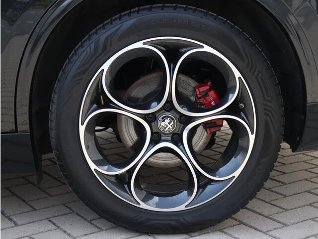 Alfa Romeo Stelvio 2.0 Turbo 280 PK AWD Veloce | MY23 | Adas | Navi | Carplay | 20"