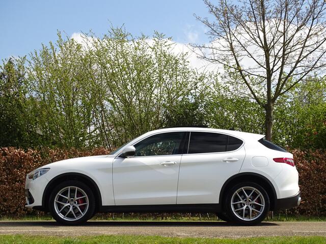 Alfa Romeo Stelvio 2.0 T AWD Parelmoer | Schuifdak | 280PK | Flippers | TI-difusser | Keyless Entry