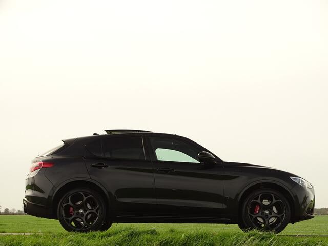 Alfa Romeo Stelvio 2.0 T AWD 280PK | Schuifdak | Harman/Kardon | Trekhk | AllBlack | 21 inch | Ad.Cruise | Keyless