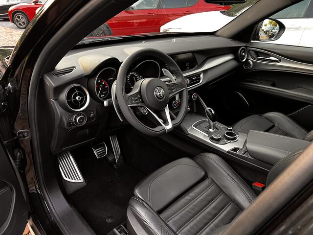 Alfa Romeo Stelvio 2.0 T AWD 280PK | Schuifdak | Harman/Kardon | Trekhk | AllBlack | 21 inch | Ad.Cruise | Keyless