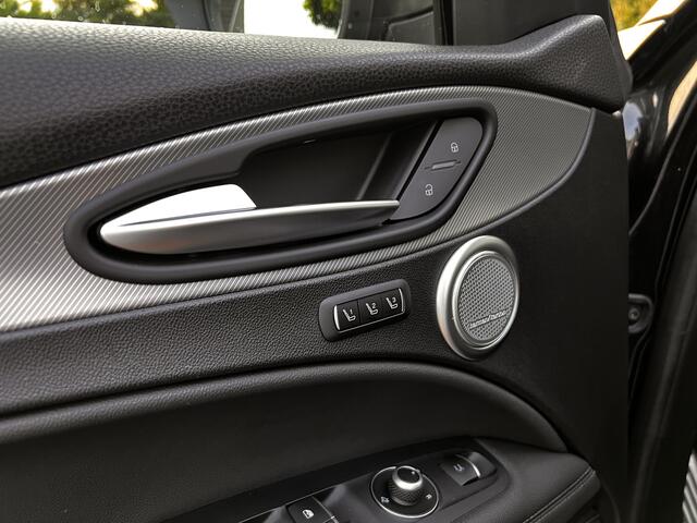 Alfa Romeo Stelvio 2.0 T AWD 280PK | Schuifdak | Harman/Kardon | Trekhk | AllBlack | 21 inch | Ad.Cruise | Keyless
