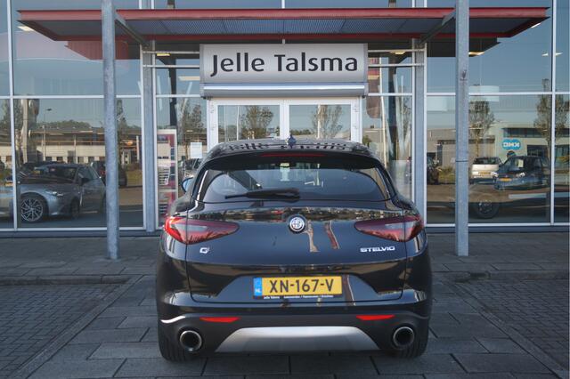 Alfa Romeo Stelvio 2.0T AWD 200pk Super|Veloce interieur|18'' velgen|PDC|Camera|Stoel-stuur verwarmbaar