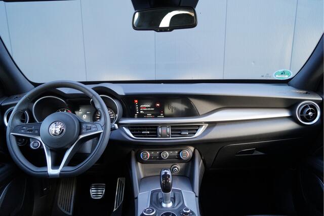 Alfa Romeo Stelvio 2.0T AWD 200pk Super|Veloce interieur|18'' velgen|PDC|Camera|Stoel-stuur verwarmbaar