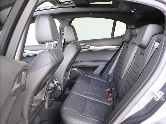 Alfa Romeo Stelvio 2.0 T AWD Veloce 280pk | Pano-Dak | 21"| Stoel Stuur Verwarming |