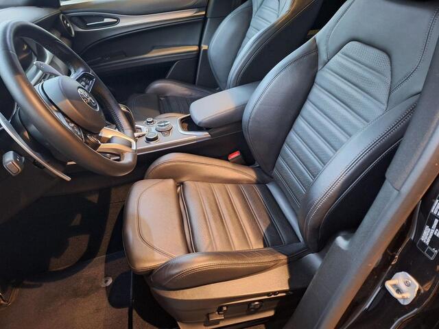 Alfa Romeo Stelvio 2.0 T AWD Veloce 280PK Pano Dak Soundsysteem Theatre 400 Watt 20 Inch Leer Camera stuurwiel verwarmd ACC