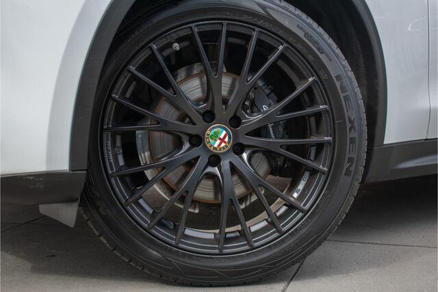 Alfa Romeo Stelvio 2.0 T AWD First Edition Pano-20"-Trekhaak-Keyless-Camera-Leer