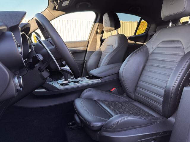 Alfa Romeo Stelvio 2.0 T AWD Veloce | Ad.Onderstel | Schuifdak | Trekh. | TI-dif. | 21 inch | Ad.Cruise | Giallo