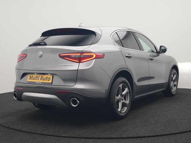 Alfa Romeo Stelvio 2.0 T AWD Super Q4 200pk Automaat Dealer O.H. | Adaptive Cruise | Camera | Lederen Sportstoelen Memory & Verwarmd | Keyless | Blis | BI Xenon | Lane Assist | El. Achterklep | Navigatie | DAB |