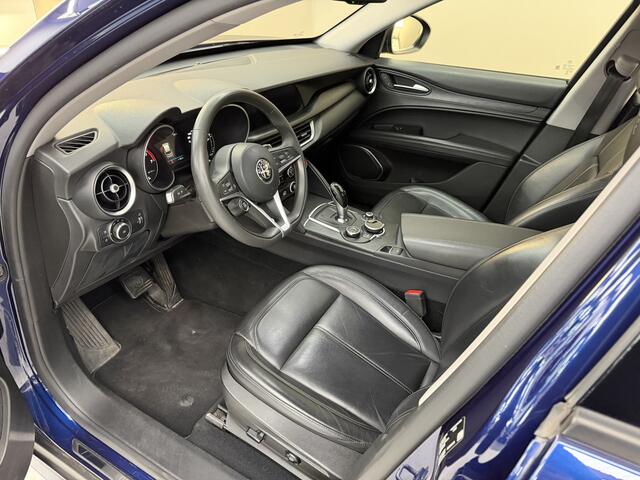 Alfa Romeo Stelvio 2.0 T AWD Super, 200Pk, 2018, 1ste eigenaar, Dealer onderhouden, Volledig leder, Trekhaak, Climate control, Stoelverwarming, Cruise control, Parkeersensoren,