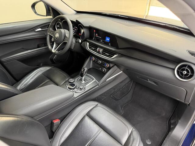 Alfa Romeo Stelvio 2.0 T AWD Super, 200Pk, 2018, 1ste eigenaar, Dealer onderhouden, Volledig leder, Trekhaak, Climate control, Stoelverwarming, Cruise control, Parkeersensoren,