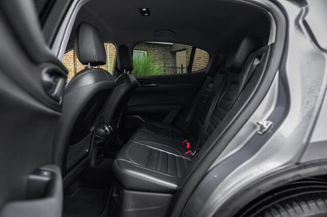 Alfa Romeo Stelvio 2.0 T AWD Veloce AWD Super First Edition 280 PK Leder Camera Keyless Stoel/Stuurverw. Elek Klep 20''