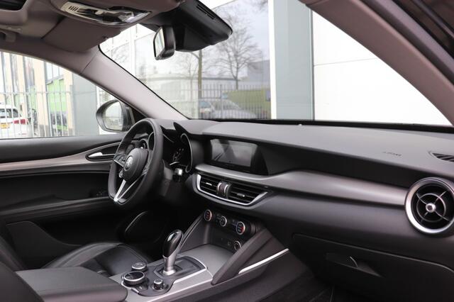 Alfa Romeo Stelvio 2.0 T AWD Ti Q4 /CARPLAY/KEYLESS/ADAP.CRUISE