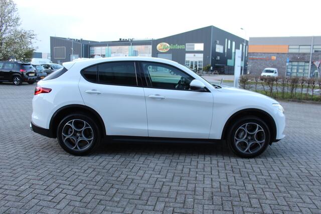 Alfa Romeo Stelvio 2.0 T AWD Super Leder-Navi-Memory-Carplay-Afn. Trekhaak. 16.000 KM !!