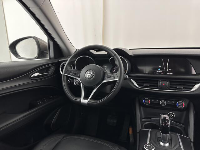 Alfa Romeo Stelvio 2.2d Super Aut. *LEATHER-FABRIC | BI-XENON | DAB+ | NAVI-FULLMAP | COMFORT-SEATS | ECC | CRUISE | PDC | 18"ALU*
