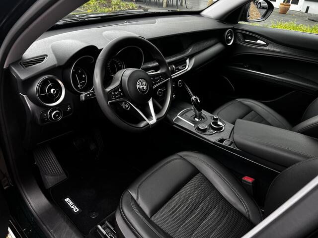 Alfa Romeo Stelvio 2.2d Customized Verde Visconti | Carplay | 20 inch | Leer | ETC.