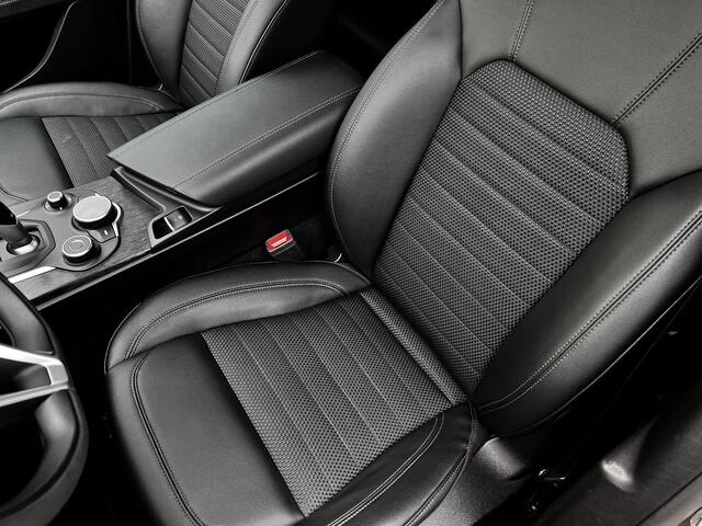 Alfa Romeo Stelvio 2.2d Customized Verde Visconti | Carplay | 20 inch | Leer | ETC.