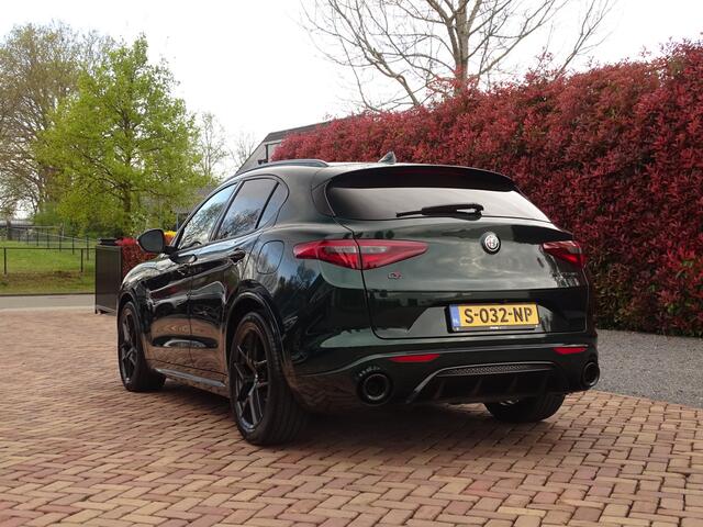 Alfa Romeo Stelvio 2.2d Customized Verde Visconti | Carplay | 20 inch | Leer | ETC.