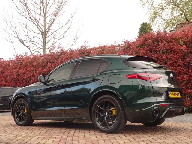 Alfa Romeo Stelvio 2.2d Customized Verde Visconti | Carplay | 20 inch | Leer | ETC.