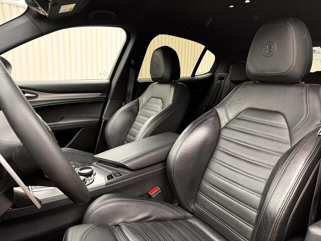 Alfa Romeo Stelvio 2.0 T AWD | Tr.hk | Savali | Dash-Cam | 310PK | Carplay | Camera | Flippers