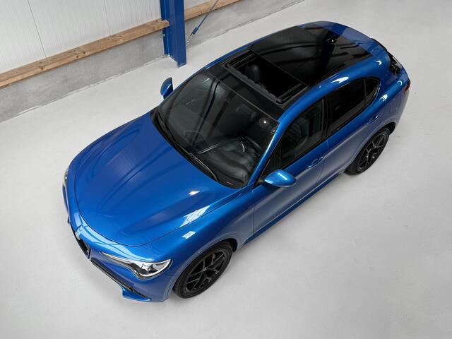 Alfa Romeo Stelvio 2.0 T AWD Veloce 280 PK - FACELIFT - PANORAMADAK - HARMAN KARDON - STOEL + STUURVERWARMING - ADAPTIEVE CRUISECONTROL