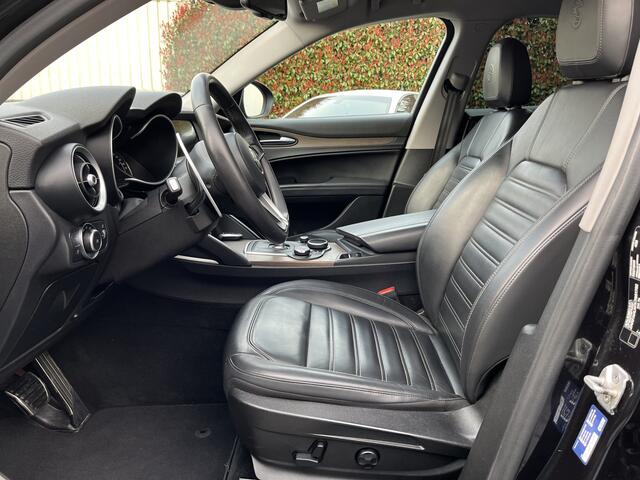 Alfa Romeo Stelvio 2.0 T AWD 280PK | Raggazzon | Zeer Netjes! | Leer | All-Black | Ti-Difusser.