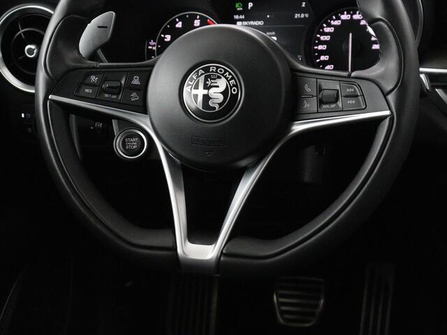 Alfa Romeo Stelvio 2.0 T AWD First Edition | Panoramadak | Adaptive cruise | Leder | Stoel & stuurverwarming | Bi-Xenon | Camera | 20'' | Navigatie | Trekhaak | Side Assist | Keyless | Climate control | Origineel NL