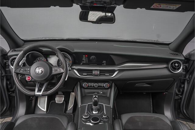 Alfa Romeo Stelvio 2.9 V6 AWD Quadrifoglio Pano H&K Carbon ACC Squadra NL Auto