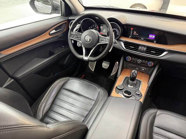 Alfa Romeo Stelvio 2.0 T AWD Super, 280Pk, 2017, 2de eigenaar, Panoramadak, Volledig leder, 20" velgen, Camera, Stoelverwarming, Cruise control, Xenon koplampen, Schakelflippers,