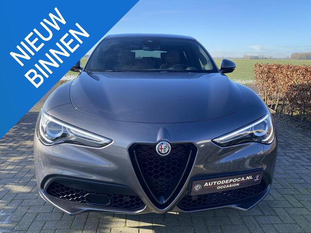 Alfa Romeo Stelvio 2.0 T AWD Veloce Panorama dak - Grigio Vesuvio - Veloce stoelen
