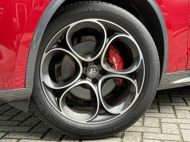 Alfa Romeo Stelvio 2.0 T AWD Ti | Stoel/Stuurverwarming | 20" Velgen | Camera