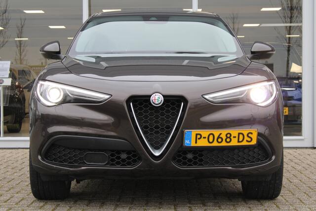 Alfa Romeo Stelvio 2.0 T AWD Super | Navigatie | Afneembare Trekhaak | 20" Lichtmetalen Velgen | Achteruitrijcamera