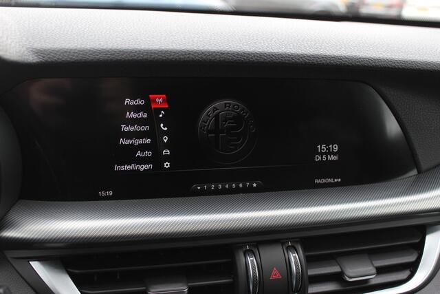 Alfa Romeo Stelvio 2.0 T AWD B-Tech / Panoramadak / Camera / Leder / 19'' / CarPlay / Harman Kardon / Navigatie / Stoel+Stuurverwarming / DAB / Dodehoek / Cruise Control