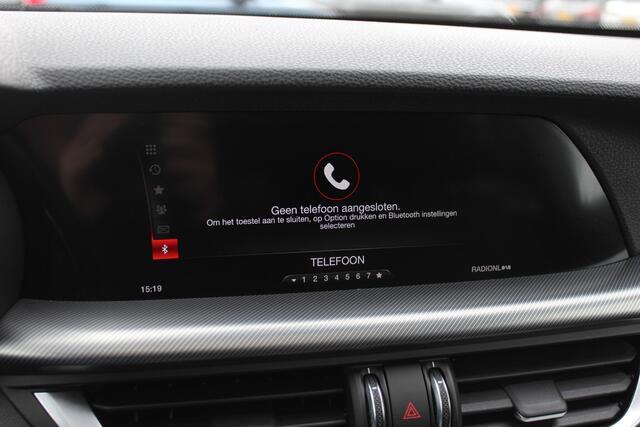 Alfa Romeo Stelvio 2.0 T AWD B-Tech / Panoramadak / Camera / Leder / 19'' / CarPlay / Harman Kardon / Navigatie / Stoel+Stuurverwarming / DAB / Dodehoek / Cruise Control