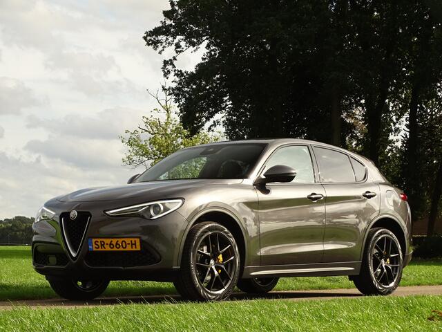 Alfa Romeo Stelvio 2.0 T AWD Velocest. | Carplay!! | Flippers | Uniek-netjes! | Donkere hemelbekl.