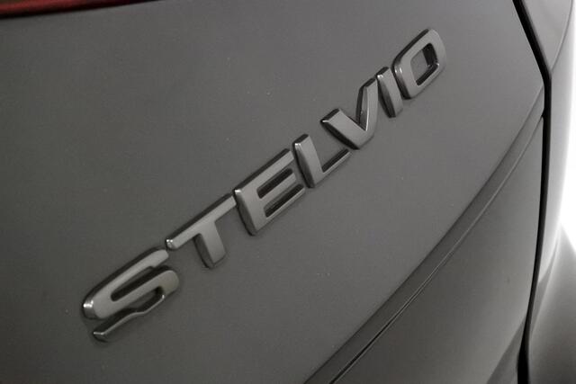 Alfa Romeo Stelvio 2.0T 280pk Q4 AWD Black-Tech