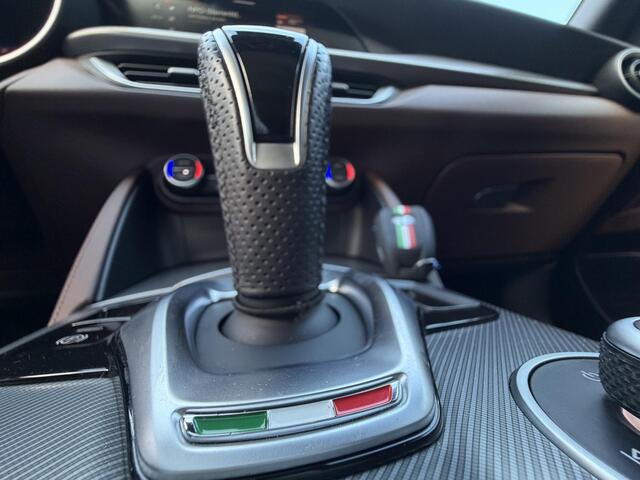 Alfa Romeo Stelvio 2.0 T AWD Veloce Ti / 280 PK / Bomvolle Stelvio! Alle Opties! / Volledige historie aantoonbaar! / Binnenkort Beschikbaar! / Foto's Volgen / Bel nu voor afspraak! /