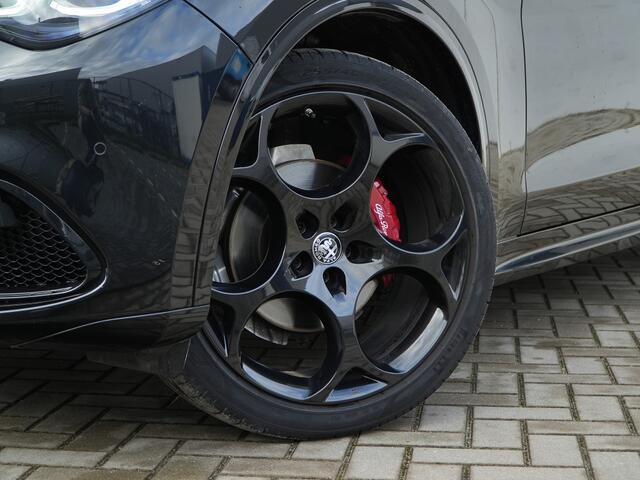 Alfa Romeo Stelvio 2.0 Turbo 280 PK AWD Competizione | Veloce | Pano | Harman | 21"