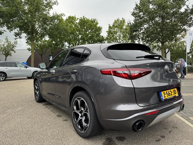 Alfa Romeo Stelvio 2.2 JTD AWD Veloce Automaat | VAN: € 34.900- VOOR: € 32.877,- UW HERFSTVOORDEEL: € 2.023,- | CAMERA| STOEL + STUURVERWARMING + MEMORY| KEY LESS ENTRY | LEDER | ADAPT. CRUISE CONTROL | 12 MND BOVAG GARANTIE