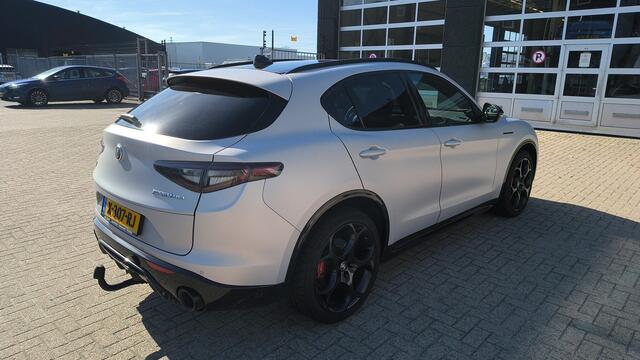 Alfa Romeo Stelvio 2.0 T GME AWD 280 pk Competizione | Trekhaak | Pano | 21" | El. a. klep | Harman Kardon | Leder | 1e eig. | 100% dealer onderh.