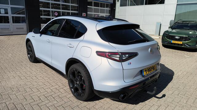 Alfa Romeo Stelvio 2.0 T GME AWD 280 pk Competizione | Trekhaak | Pano | 21" | El. a. klep | Harman Kardon | Leder | 1e eig. | 100% dealer onderh.