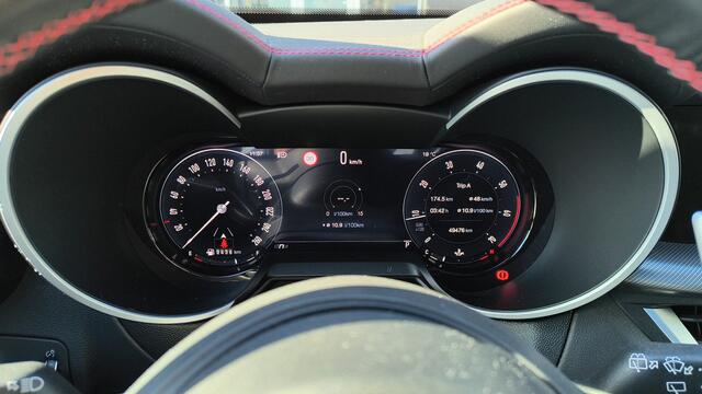 Alfa Romeo Stelvio 2.0 T GME AWD 280 pk Competizione | Trekhaak | Pano | 21" | El. a. klep | Harman Kardon | Leder | 1e eig. | 100% dealer onderh.