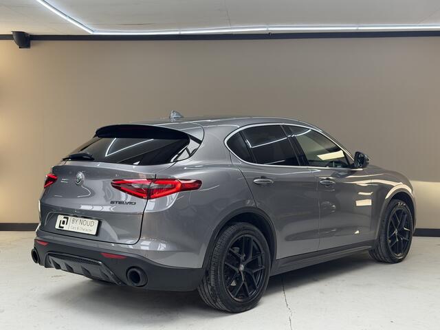 Alfa Romeo Stelvio 2.0 T AWD First Edition, 280Pk, 2017, 2de eigenaar, Volledig leder, Stoel+stuur verwarming, Climate control, Parkeersensoren, 20" velgen, Schakelflippers, – foto 3