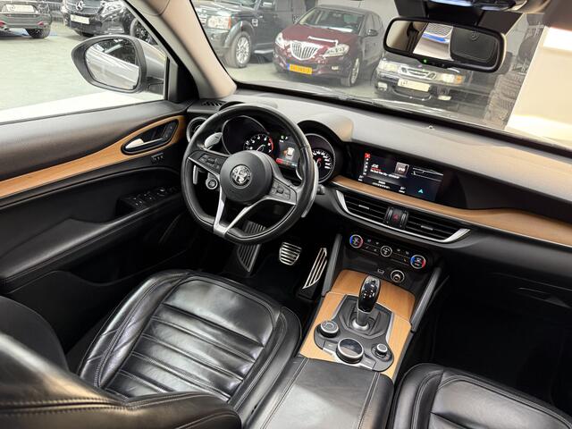 Alfa Romeo Stelvio 2.0 T AWD First Edition, 280Pk, 2017, 2de eigenaar, Volledig leder, Stoel+stuur verwarming, Climate control, Parkeersensoren, 20" velgen, Schakelflippers, – foto 4