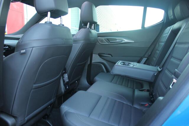 Alfa Romeo Tonale 1.3T PHEV Q4 280PK Edizione Speciale | PANORAMISCH SCHUIF / KANTELDAK | HARMAN CARDON PREMIUM AUDIO | LEDEREN BEKLEDING | VOORSTOELEN / STUUR VERWARMD | VOORSTOELEN GEVENTILEERD | VOORSTOELEN ELEKTRISCH VERSTELBAAR MET GEHEUGEN FUNCTIE |APPLE CARPLAY / A