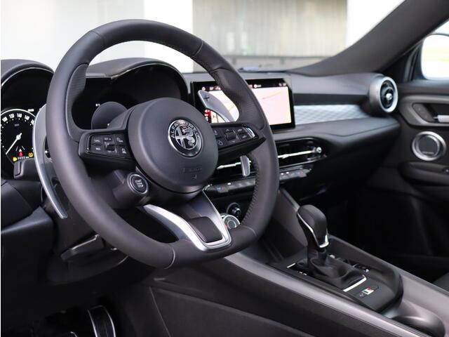 Alfa Romeo Tonale 1.5T Hybrid Edizione Speciale | 175pk Savalli | Navi | Ledere bekleding | Schakelflippers |